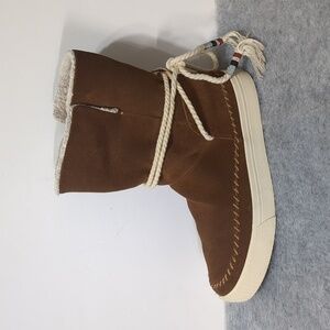 TOMS Vista Suede Ankle Moc Toe Boots. Size 6